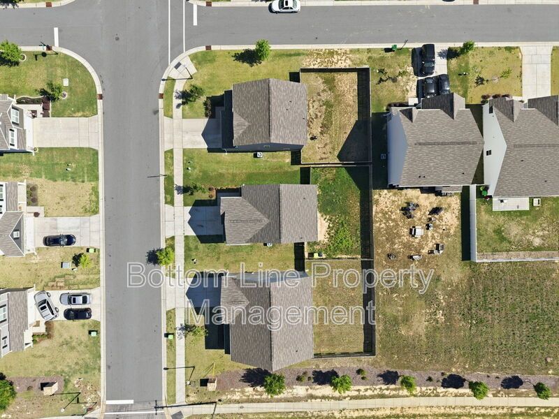 Beautiful 3BR/2.5BA Home in Zebulon with 2-Car Garage & Granite Counters property image