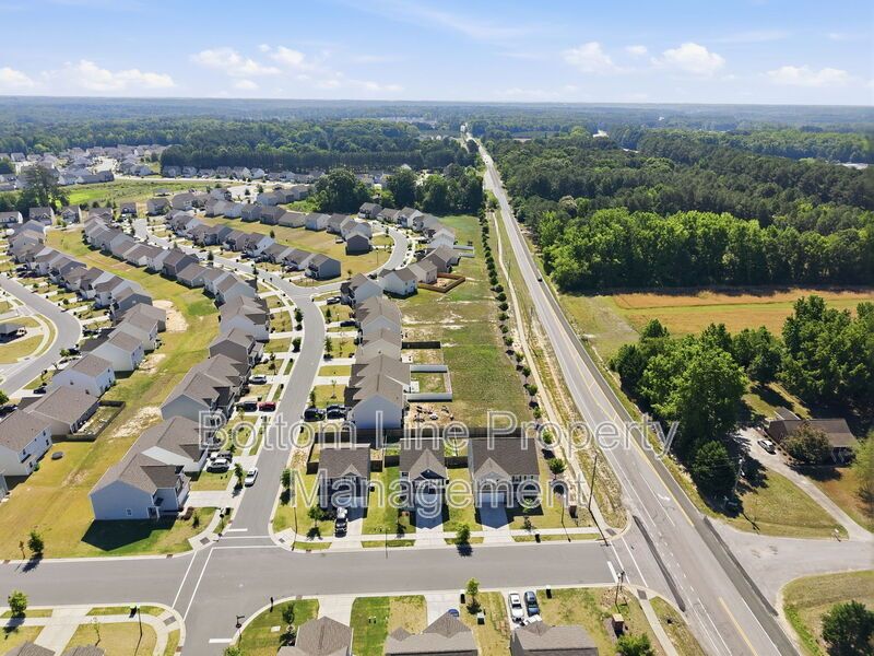 Beautiful 3BR/2.5BA Home in Zebulon with 2-Car Garage & Granite Counters property image