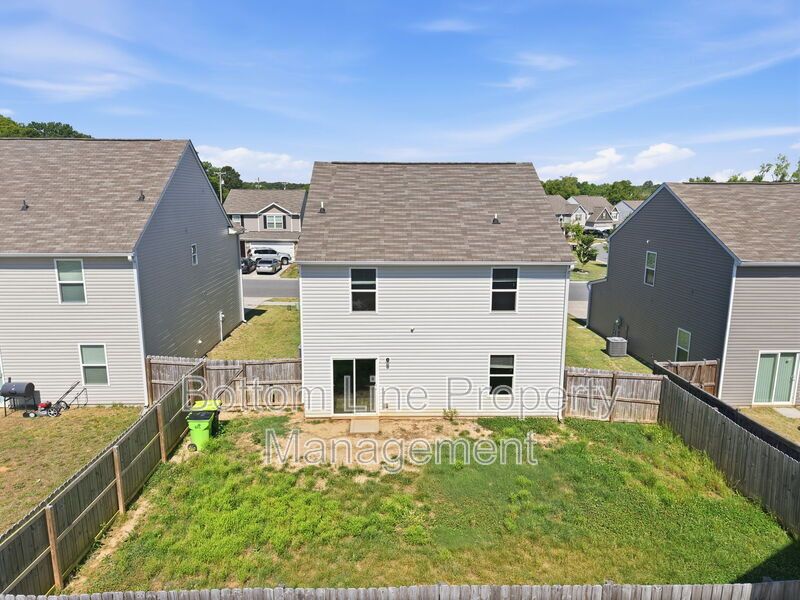 Beautiful 3BR/2.5BA Home in Zebulon with 2-Car Garage & Granite Counters property image