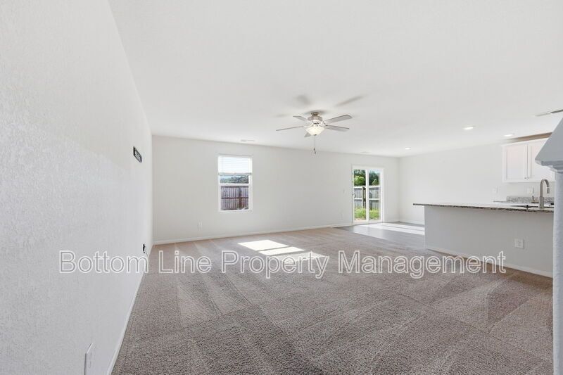Beautiful 3BR/2.5BA Home in Zebulon with 2-Car Garage & Granite Counters property image