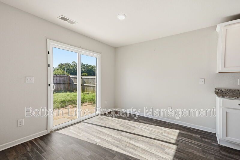 Beautiful 3BR/2.5BA Home in Zebulon with 2-Car Garage & Granite Counters property image