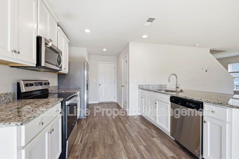 Beautiful 3BR/2.5BA Home in Zebulon with 2-Car Garage & Granite Counters property image
