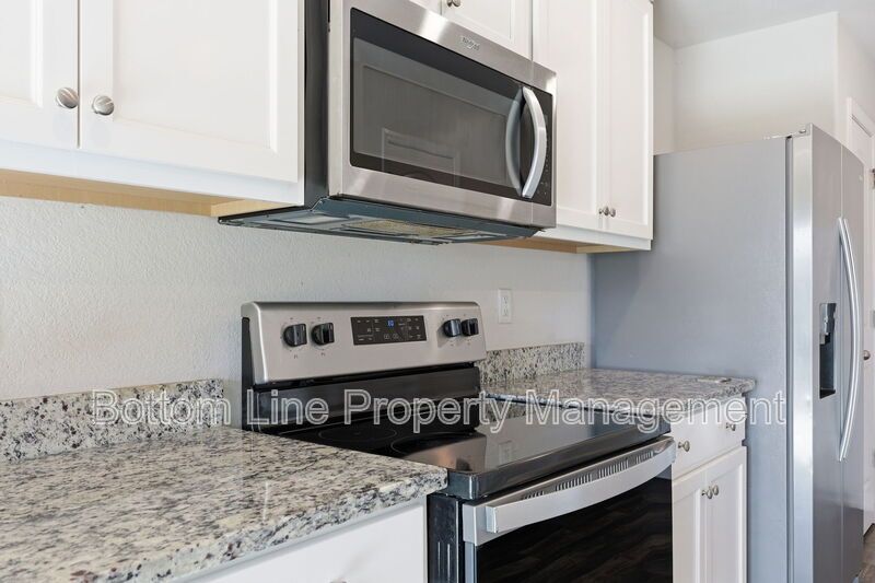 Beautiful 3BR/2.5BA Home in Zebulon with 2-Car Garage & Granite Counters property image