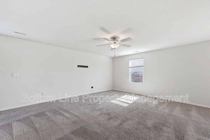 Beautiful 3BR/2.5BA Home in Zebulon with 2-Car Garage & Granite Counters property image