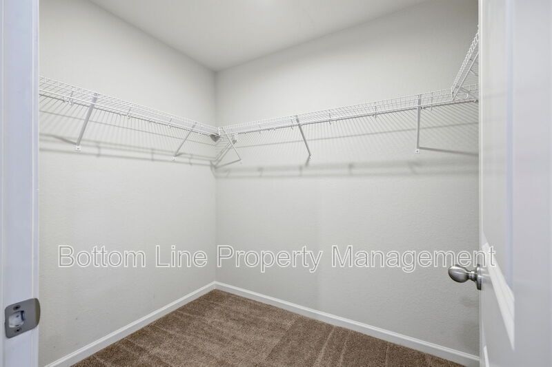 Beautiful 3BR/2.5BA Home in Zebulon with 2-Car Garage & Granite Counters property image