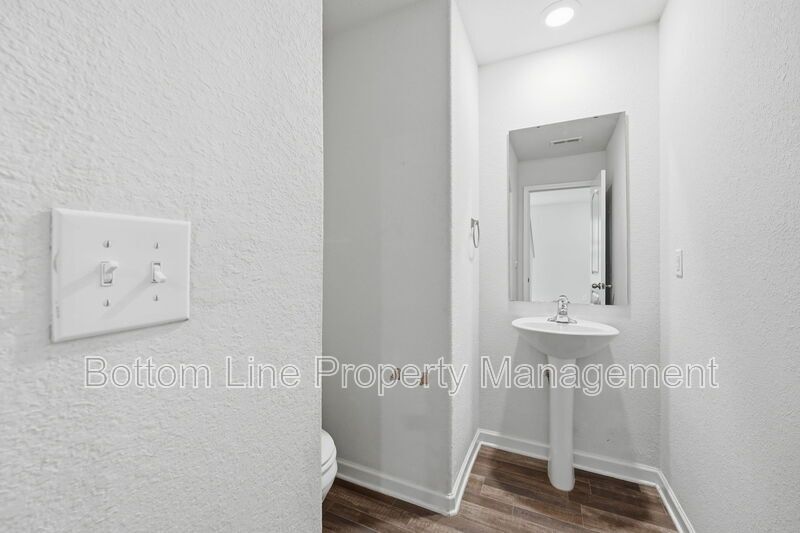 Beautiful 3BR/2.5BA Home in Zebulon with 2-Car Garage & Granite Counters property image