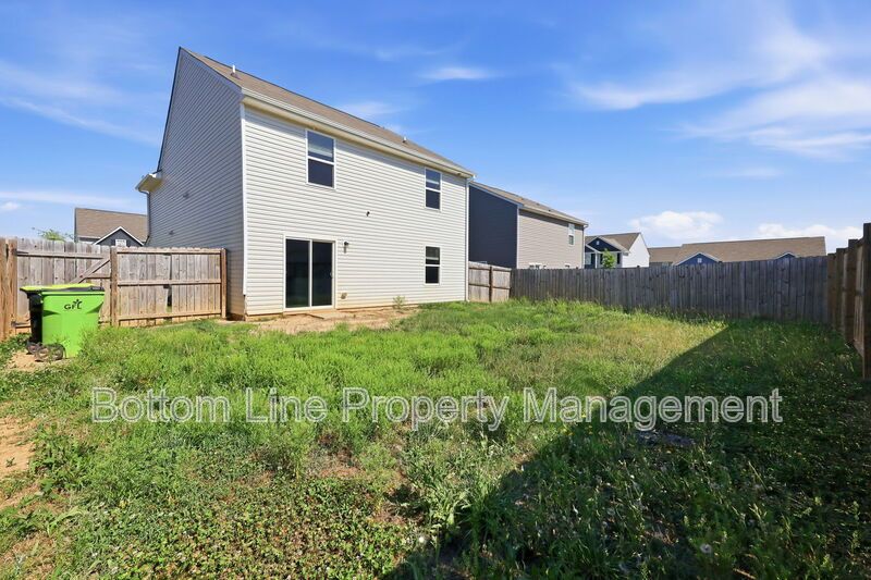 Beautiful 3BR/2.5BA Home in Zebulon with 2-Car Garage & Granite Counters property image