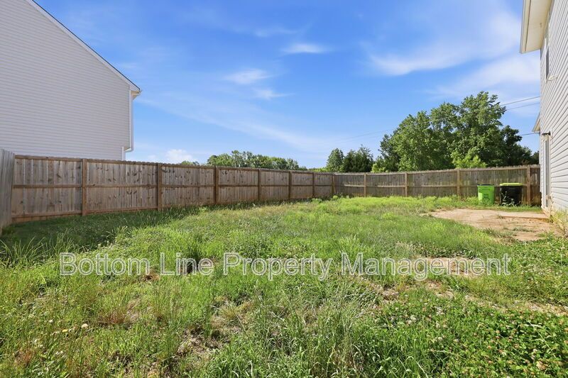 Beautiful 3BR/2.5BA Home in Zebulon with 2-Car Garage & Granite Counters property image