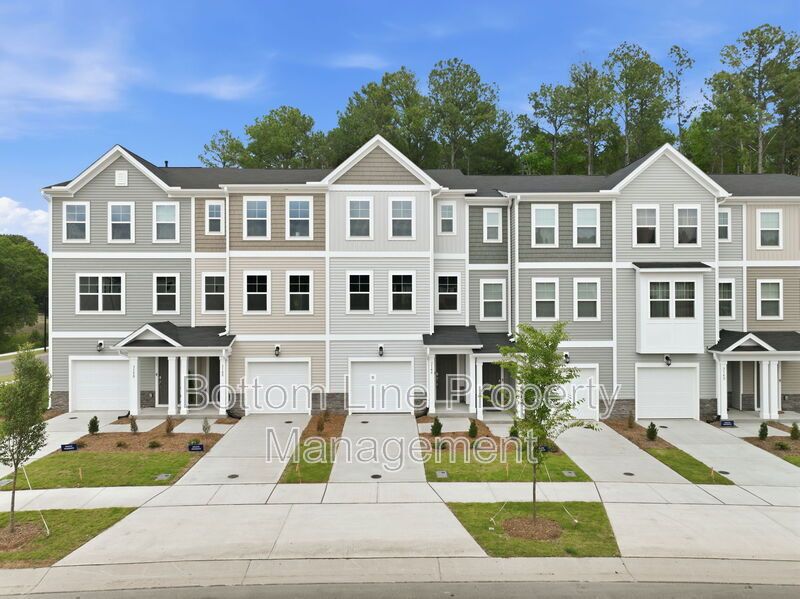 Beautiful 3BR/3BA Townhome with 1,858 Sq Ft – Near RTP, RDU & Brier Creek! property image
