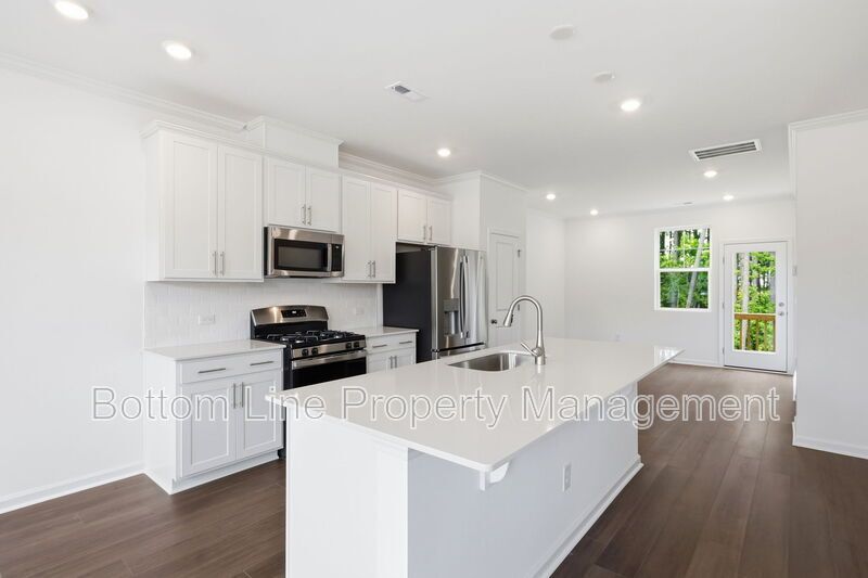 Beautiful 3BR/3BA Townhome with 1,858 Sq Ft – Near RTP, RDU & Brier Creek! property image