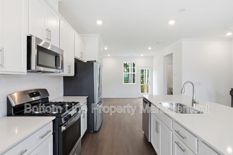 Beautiful 3BR/3BA Townhome with 1,858 Sq Ft – Near RTP, RDU & Brier Creek! property image