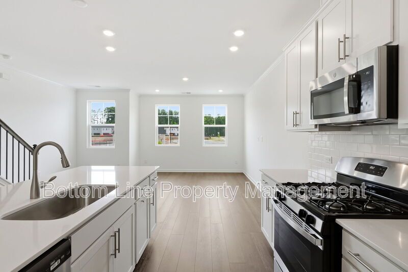 Beautiful 3BR/3BA Townhome with 1,858 Sq Ft – Near RTP, RDU & Brier Creek! property image
