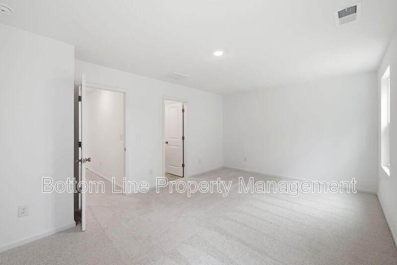Beautiful 3BR/3BA Townhome with 1,858 Sq Ft – Near RTP, RDU & Brier Creek! property image
