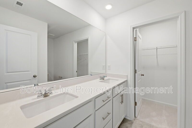 Beautiful 3BR/3BA Townhome with 1,858 Sq Ft – Near RTP, RDU & Brier Creek! property image