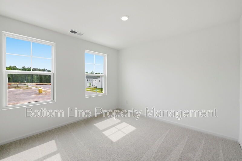 Beautiful 3BR/3BA Townhome with 1,858 Sq Ft – Near RTP, RDU & Brier Creek! property image