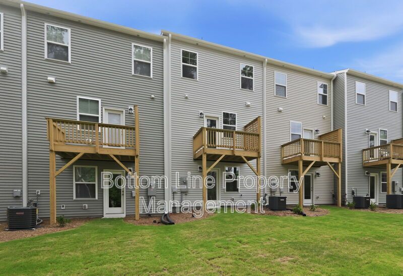 Beautiful 3BR/3BA Townhome with 1,858 Sq Ft – Near RTP, RDU & Brier Creek! property image