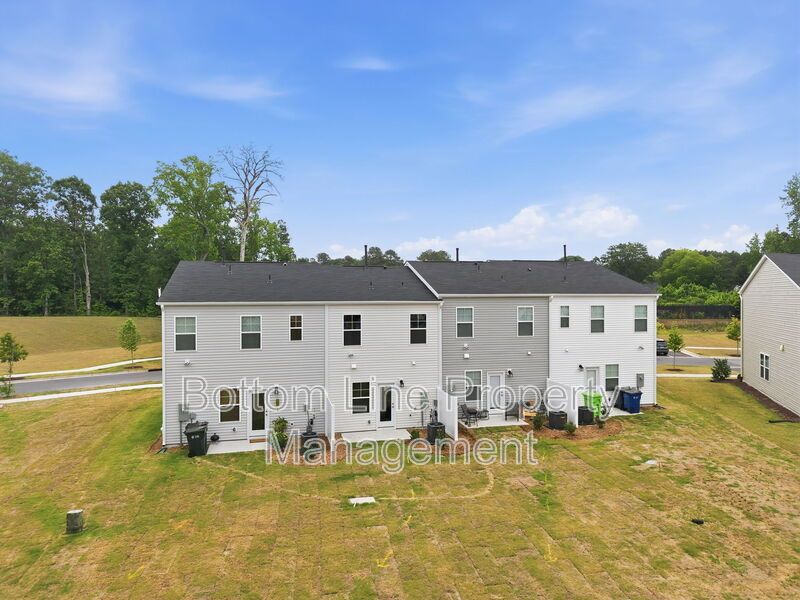 Modern 3BR/2BA Home Near Downtown Raleigh – Community Amenities & Easy Commute! property image