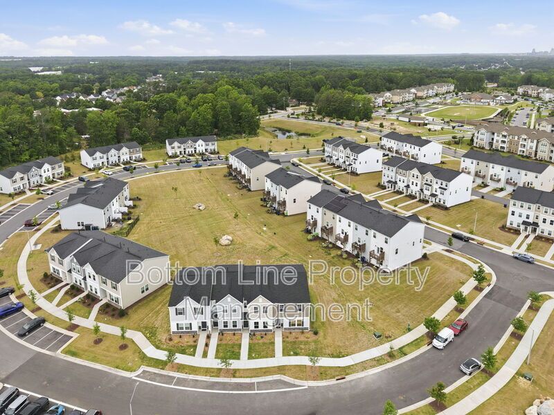 Modern 3BR/2BA Home Near Downtown Raleigh – Community Amenities & Easy Commute! property image