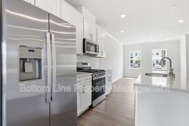 Modern 3BR/2BA Home Near Downtown Raleigh – Community Amenities & Easy Commute! property image