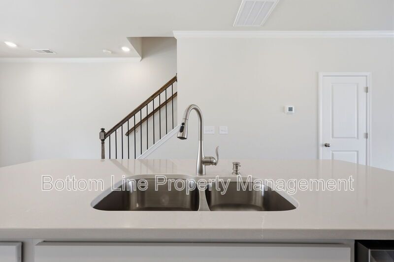 Modern 3BR/2BA Home Near Downtown Raleigh – Community Amenities & Easy Commute! property image