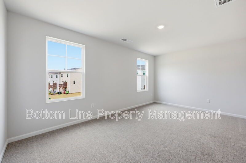 Modern 3BR/2BA Home Near Downtown Raleigh – Community Amenities & Easy Commute! property image