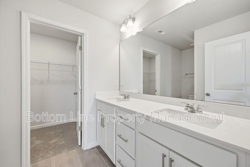 Modern 3BR/2BA Home Near Downtown Raleigh – Community Amenities & Easy Commute! property image