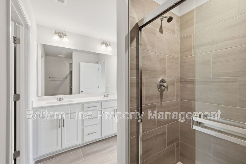 Modern 3BR/2BA Home Near Downtown Raleigh – Community Amenities & Easy Commute! property image