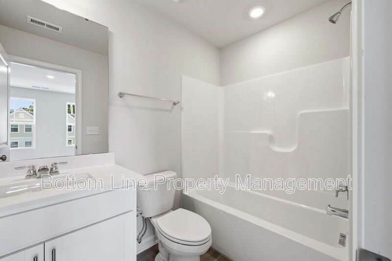 Modern 3BR/2BA Home Near Downtown Raleigh – Community Amenities & Easy Commute! property image