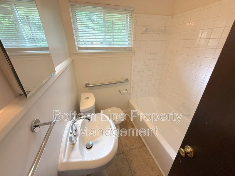 2BR / 1BA Duplex in a PRIME location! property image