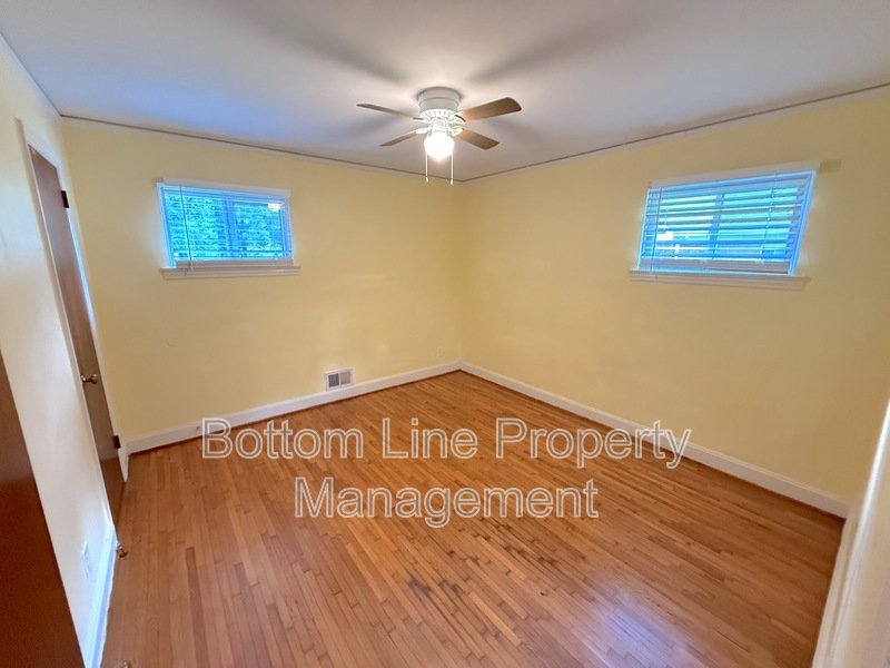 2BR / 1BA Duplex in a PRIME location! property image