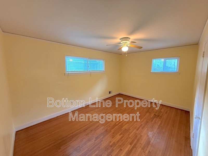 2BR / 1BA Duplex in a PRIME location! property image