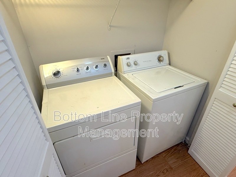 Cozy Unit Minutes From The Airport property image