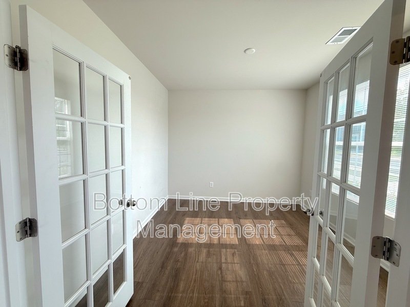 Beautiful 3 Bedroom 2.5 Bathroom Town House For Rent property image