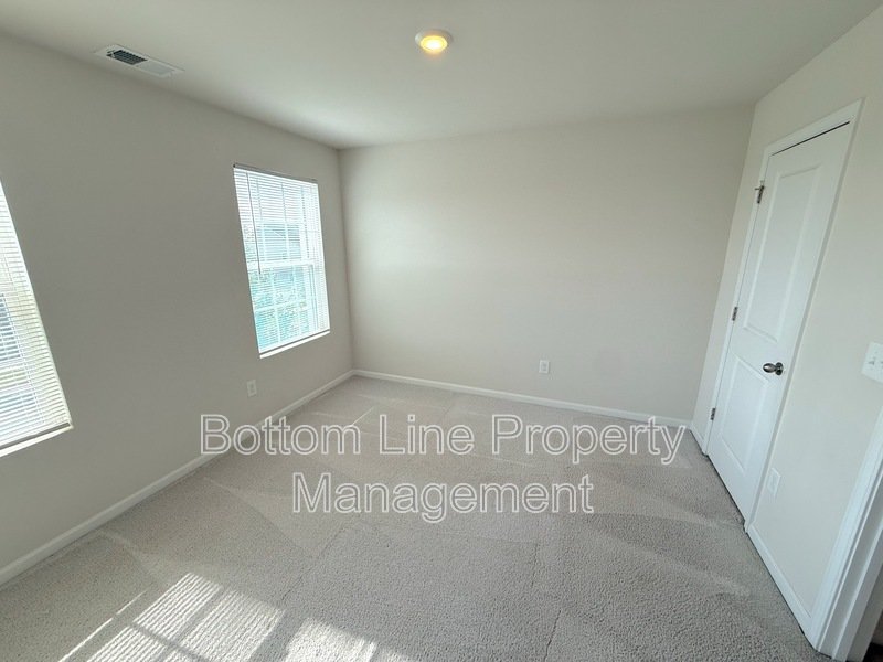 Beautiful 3 Bedroom 2.5 Bathroom Town House For Rent property image