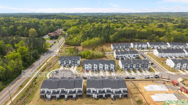 ✨ End-Unit Townhome with Designer Finishes, Screened Porch & Garage in Prime Durham Location property image