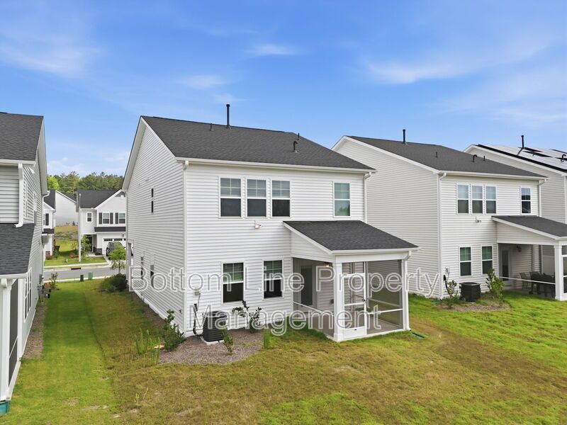 ✨ End-Unit Townhome with Designer Finishes, Screened Porch & Garage in Prime Durham Location property image