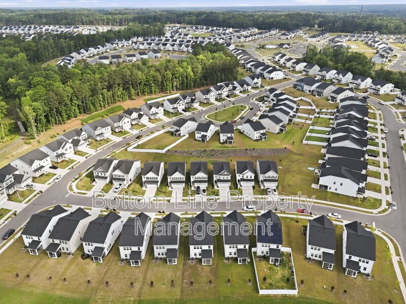 ✨ End-Unit Townhome with Designer Finishes, Screened Porch & Garage in Prime Durham Location property image