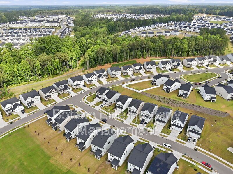 ✨ End-Unit Townhome with Designer Finishes, Screened Porch & Garage in Prime Durham Location property image