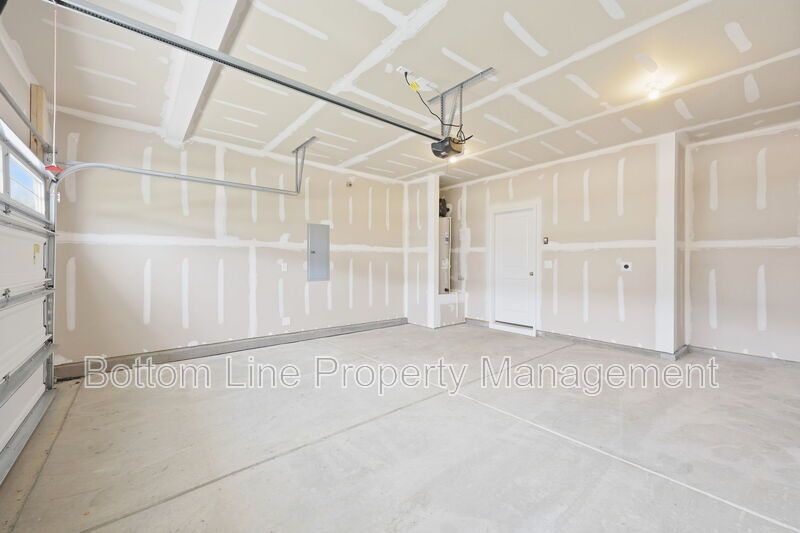 ✨ End-Unit Townhome with Designer Finishes, Screened Porch & Garage in Prime Durham Location property image