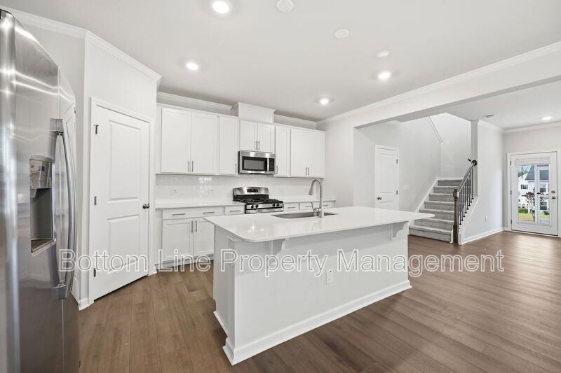 ✨ End-Unit Townhome with Designer Finishes, Screened Porch & Garage in Prime Durham Location property image