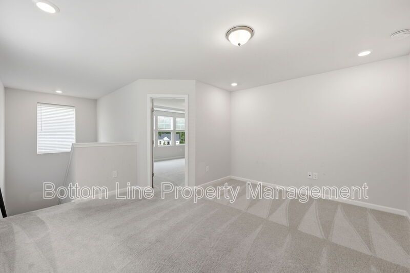✨ End-Unit Townhome with Designer Finishes, Screened Porch & Garage in Prime Durham Location property image