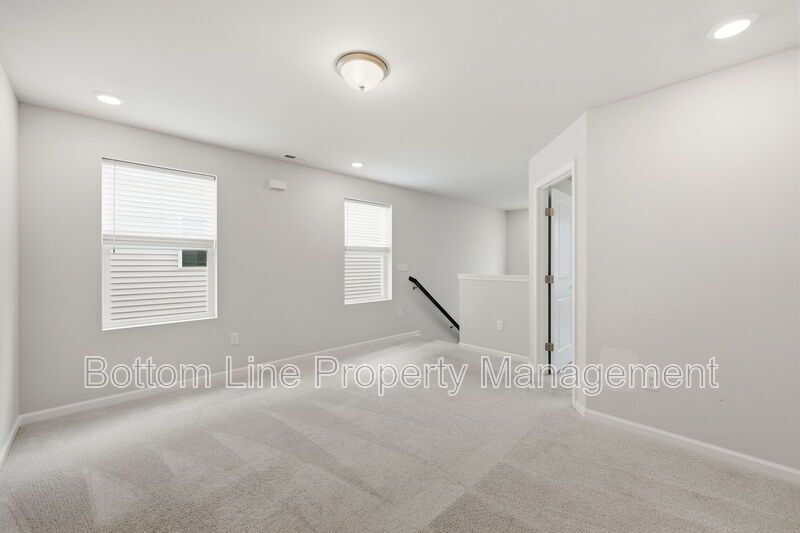 ✨ End-Unit Townhome with Designer Finishes, Screened Porch & Garage in Prime Durham Location property image