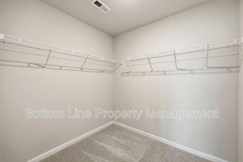 ✨ End-Unit Townhome with Designer Finishes, Screened Porch & Garage in Prime Durham Location property image