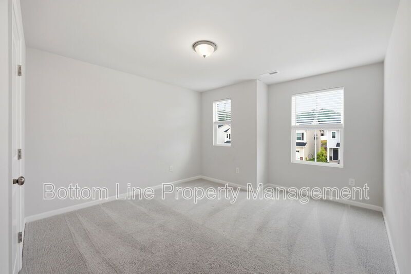 ✨ End-Unit Townhome with Designer Finishes, Screened Porch & Garage in Prime Durham Location property image