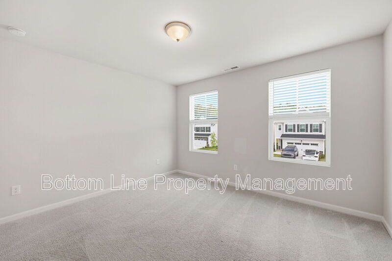 ✨ End-Unit Townhome with Designer Finishes, Screened Porch & Garage in Prime Durham Location property image