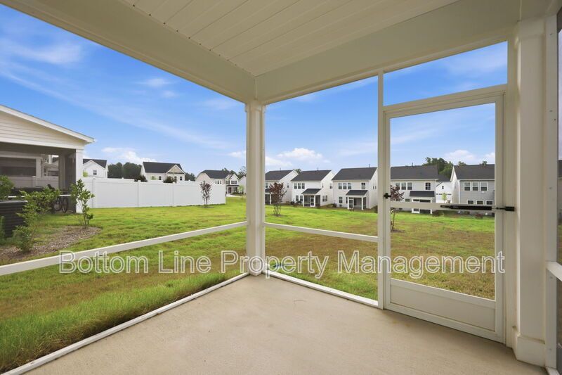 ✨ End-Unit Townhome with Designer Finishes, Screened Porch & Garage in Prime Durham Location property image