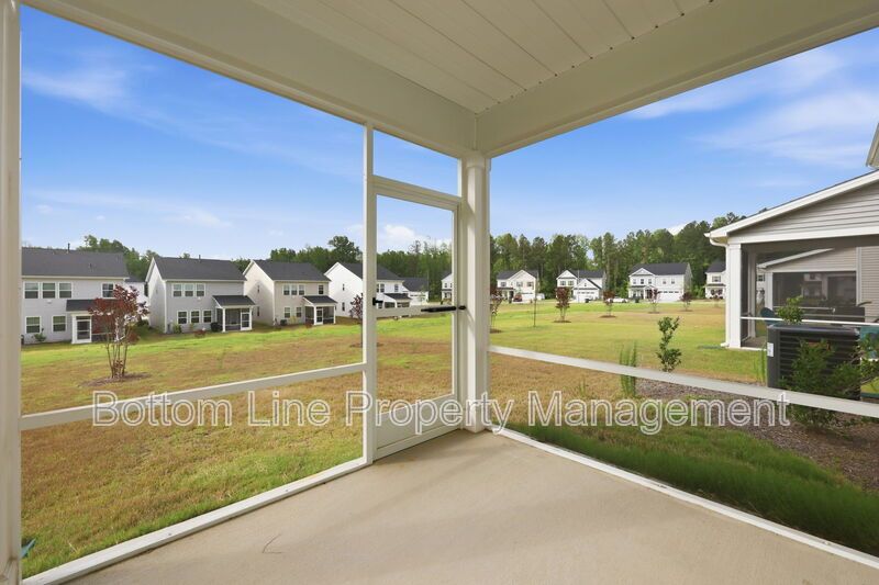 ✨ End-Unit Townhome with Designer Finishes, Screened Porch & Garage in Prime Durham Location property image