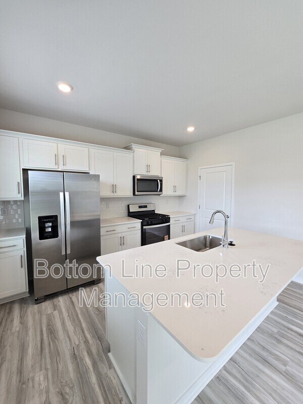 Luxury New Construction with Open Floor Plan & 4 Spacious Bedrooms property image