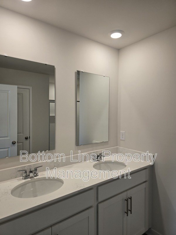 Luxury New Construction with Open Floor Plan & 4 Spacious Bedrooms property image