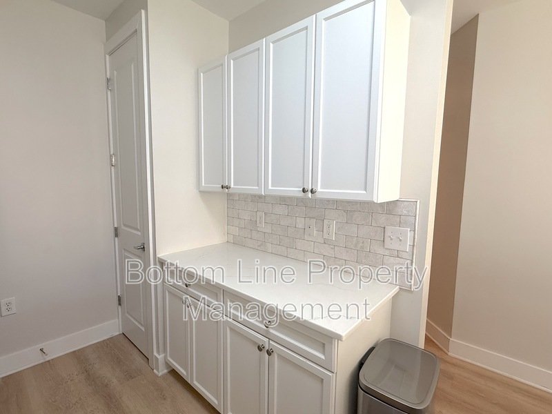 2 Bedroom 2 Bathroom Uptown Unit For Rent property image